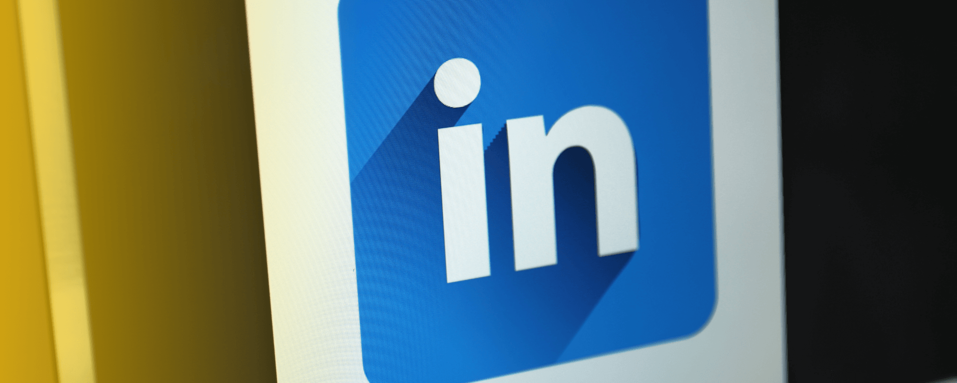 Ein Bild einer LinkedIn-App auf einem Smartphone-Bildschirm